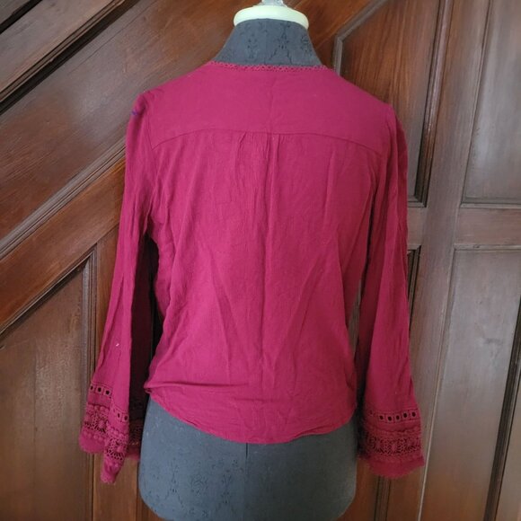 Miss Me Womens Crochet Accent V-Neck Blouse Small Viscose & Cotton Burgundy - Picture 5 of 8